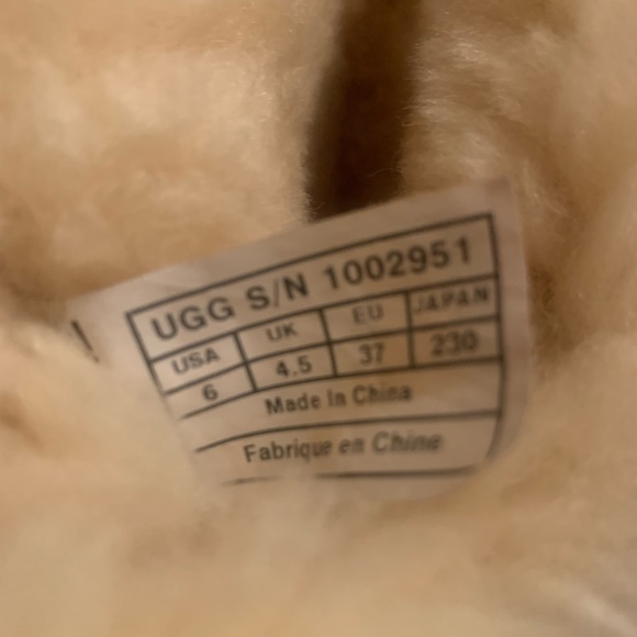 Ugg Mini Silver Metallic Glitter Button Boot Size 6 - Picture 9 of 11